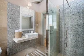 Luxuriöse Villa, 8 Personen, Pool, Whirlpool,  gepflegtes Garten, Meerblick - Image 5