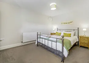 1 bedroom accommodation in Boston - Image 3