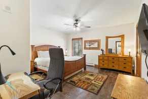 Enjoy Incredible Mountain Views from Private Balcony, Shared Pool & Hot Tub! - Image 4