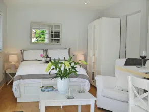 1 bedroom accommodation in Cuckfield, near Haywards Heath - Image 4