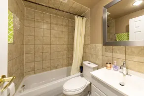 4 BR Executive Town home, Indoor Pool, close to shopping, restaurants, and parks - Image 2