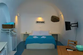 Lioyerma Cave Villa With Private Outdoor Hot Tub - Image 5