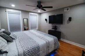 Modern Smart Home w/Gourmet Kitchen, Peloton & King Suite  with Rooftop Deck - Image 2
