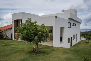 Perfect house for your New Year's Eve celebration with a view of the airplane's crown. - Image 3