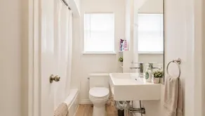 Cozy 2BR 1BA Retreat in Vibrant Vancouver - Image 3