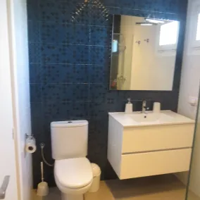 ERBJUDANDE Hus med privat pool med saltlösning och trädgård och terrasser - Image 4