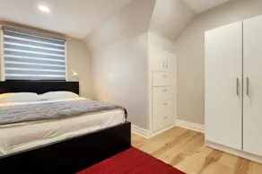 The Serene Haven Modern 2 Queen Bed Full Apartment - Image 5