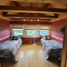 Luxury Home near Lake, Hiking, Hunting, Snowmobiling - Image 4