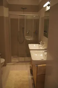 Lugnt läge med balkong och ändå i ett par minuter i centrum - Image 3
