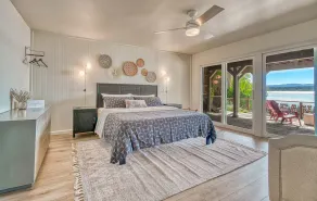 Luxurious lakefront with views, deck, spa & your private dock - Image 4