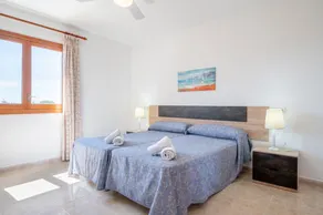 Apartment with Air Conditioning, Pool, Wi-Fi, Balcony, and Near the Beach - Image 5