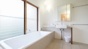 Ocean Mist Beach House | 5 bedroom, 2 bathroom, sleeps 10, 400m to beach - Image 5