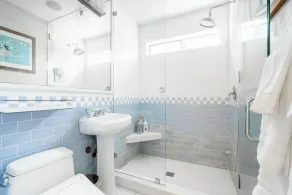 Opdateret Historic Home w / Hot Tub & Private Deck. En blok til stranden og centrum! - Image 5
