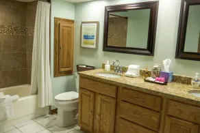 Grand Lake Getaway – Vista Towers 10th Floor Condo with Golf & Lake Views - Image 2