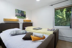 Holiday Apartment with Wine Cellar, Shared Garden and Wi-Fi - Image 5