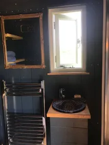 Astronomer Hut-glorious views with hot tub - Image 3