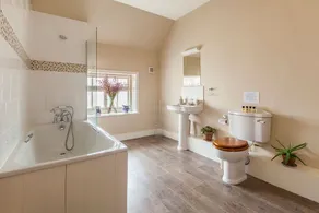Edgar Farmhouse - sleeps 20 guests  in 8 bedrooms - Image 4