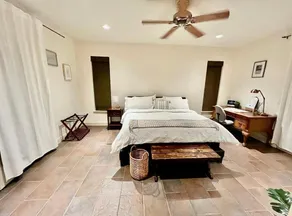 Charming Suite, inside the loop/pet friendly w/ outdoor gazebo,Private Entrance - Image 5