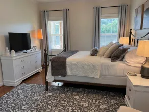 Cozy home near RDU, RTP, Angus Barn & downtown! Pet Friendly! Level-2 EV Charger - Image 5