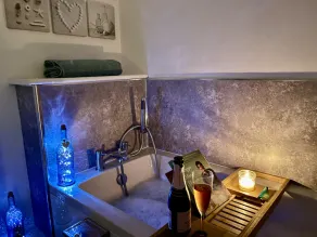 Harvest Hideaway - private Hot Tub, spacious, pet friendly & 3 parking spaces! - Image 3