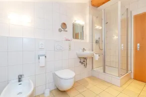 Appartement confortable de trois pièces, 83 m², 2 sept. Chambre et balcon - Image 4