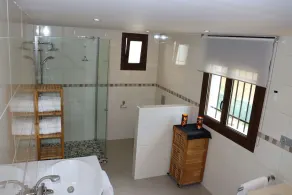 Villa i en smuk beliggenhed med havudsigt, opvarmet swimmingpool, højhastigheds WIFI - Image 4