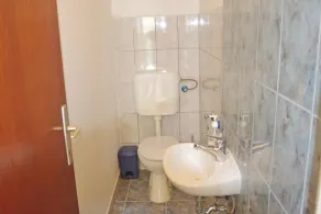 Spacious holiday apartment only 200m from the beach - Image 3