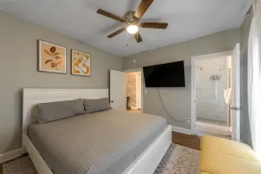 6 KING Beds + Walk to Streetcar + Balcony - Image 3