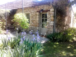 Pretty stone mazet for 2 people surrounded by a 2 hectare park - Image 2