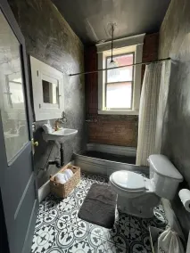 Historic 1BR Free Parking Shared Lounge - Image 2