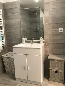 Selvstændig 2-værelses moderne lejlighed med swimmingpool - Image 3