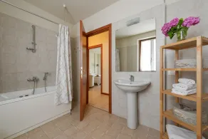 Villa garden 3 rooms 7 bed garage wifi Gardasee (CIN IT017164C25S8NZEZ8) - Image 2