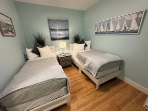 Recently Renovated 2 Bed 1 Bath (Dog Friendly) Apartment in the Broadway Neighborhood - Image 5
