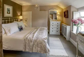 Bay Tree Cottage er gemt væk i en høj beliggenhed på kanten af en smuk landsby. - Image 3