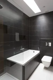 Immaculate Central Windsor Town House with parking - Image 3