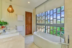 Exotic 6-BDR Beachfront Villa with 200sqm pool - Image 4