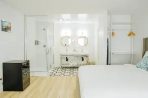 SKS - Superior Room, 1 King Bed with Sofa bed, Non Smoking - Image 5