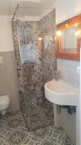 Recently restored holiday home in a quiet and private area. - Image 2