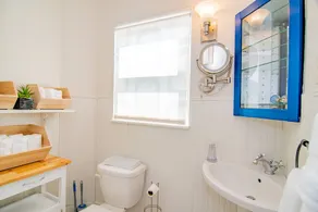 Beautiful Victorian with Modern Flare close to Town, Train & Beach - Image 5
