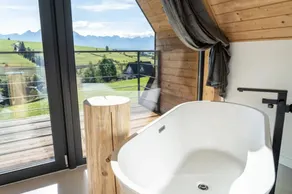 Home with a bathtub overlooking the mountains - Image 2