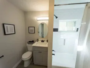 ⭐️Contemporary Upscale Family Villa in ❤️ of town ⚾️ - Image 3