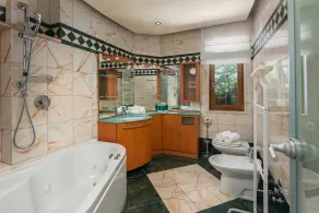 Luxury Pool Villa Rosa Magica - Image 4