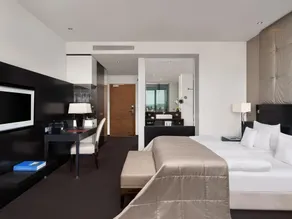 Deluxe Zimmer mit Balkon - Nicht Erstattbar - Relais & Châteaux Hotel Burg Schwarzenstein - Image 4