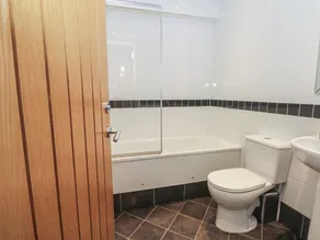 32B Bank Street - Image 5