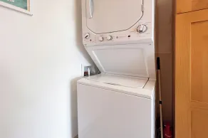 Waikiki Ocean View with AC, Full Kitchen, Washer/Dryer, FREE Parking & Wi-Fi! - Image 2