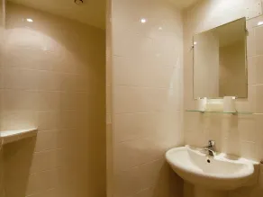 Spacious villa with heated pool and garden - Image 3