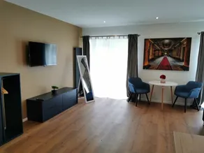 Appartamento moderno, terrazza privata, posizione tranquilla nel cortile storico - Image 2