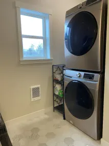 Furnished Rental Bend Oregon – 1BR Walk to Old Mill & Downtown, Pet Friendly - Image 2