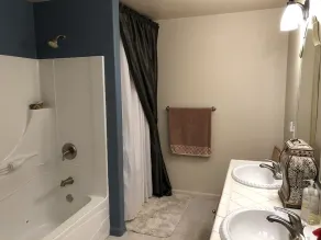 Waterfront Luxury- 3 Plus Bedrooms - Image 4