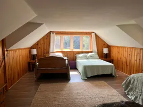 *Amazing deal for the season* Cozy and spacious cottage w/ private lake & dock  - Image 3